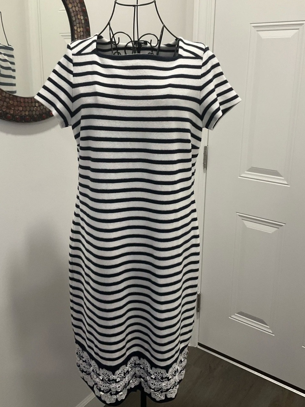 Talbots Navy White Pullover Dress Square Neck Wide Lace Hem Great Condition Med